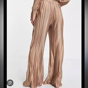 NEVER WORN wide leg plisse trouser in black